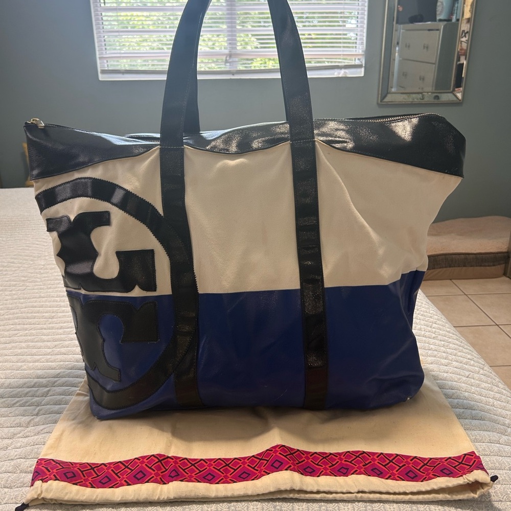 Tory Burch WEEKENDER Canvas & Vinyl Beach Tote Bag - Picture 2 of 12